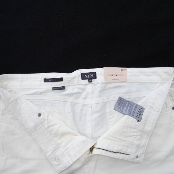 NYDJ Briella Roll Cuff Short In Optic White Plus Size 22 - Picture 3 of 9